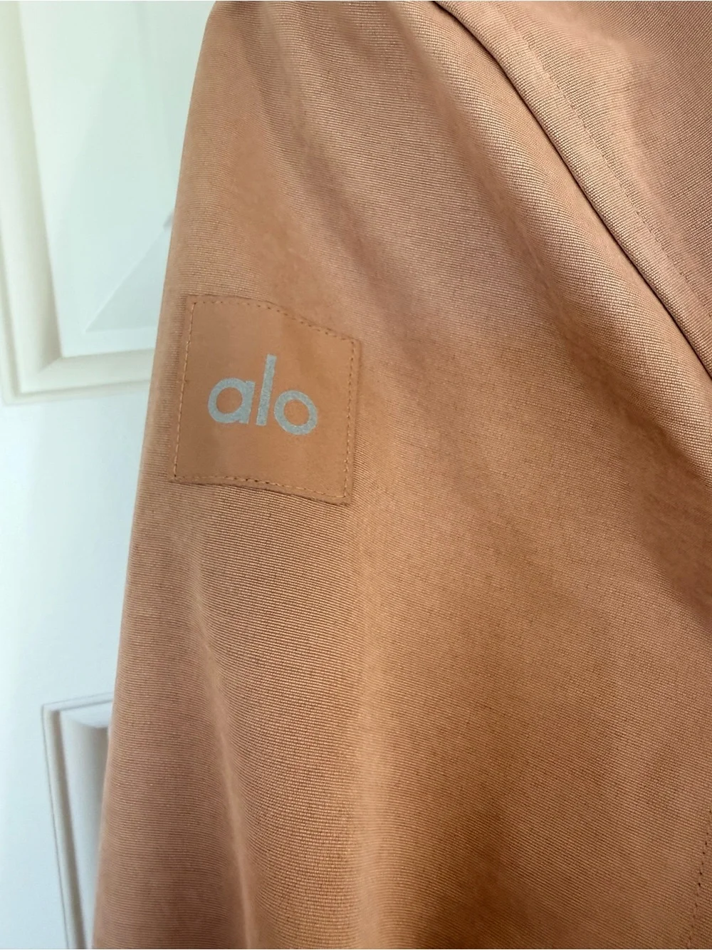 ALO Yoga Prime Trench Toasted Almond M NWT